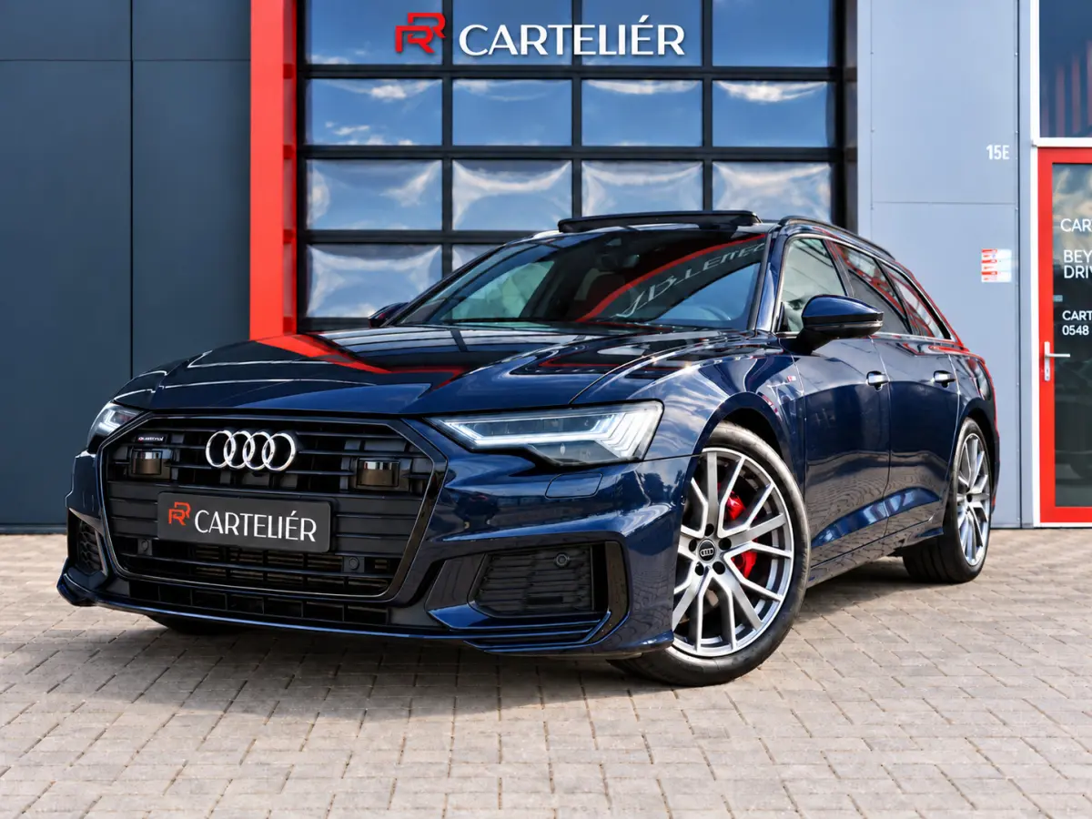 55 TFSI e S-Line Quattro Competition Firmamentblue | Pano | SOH 100% | Trekhaak | 20'' | Alcantara Leder | Stoelverwarming | Matrix Led | Digital Dash | Carplay | Grootlicht Ass | F1 Flipper