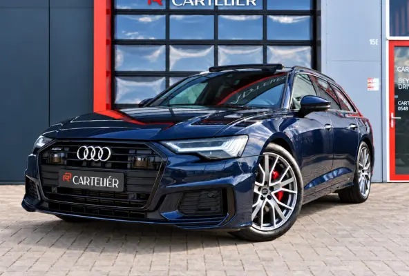 55 TFSI e S-Line Quattro Competition Firmamentblue | Pano | SOH 100% | Trekhaak | 20'' | Alcantara Leder | Stoelverwarming | Matrix Led | Digital Dash | Carplay | Grootlicht Ass | F1 Flipper