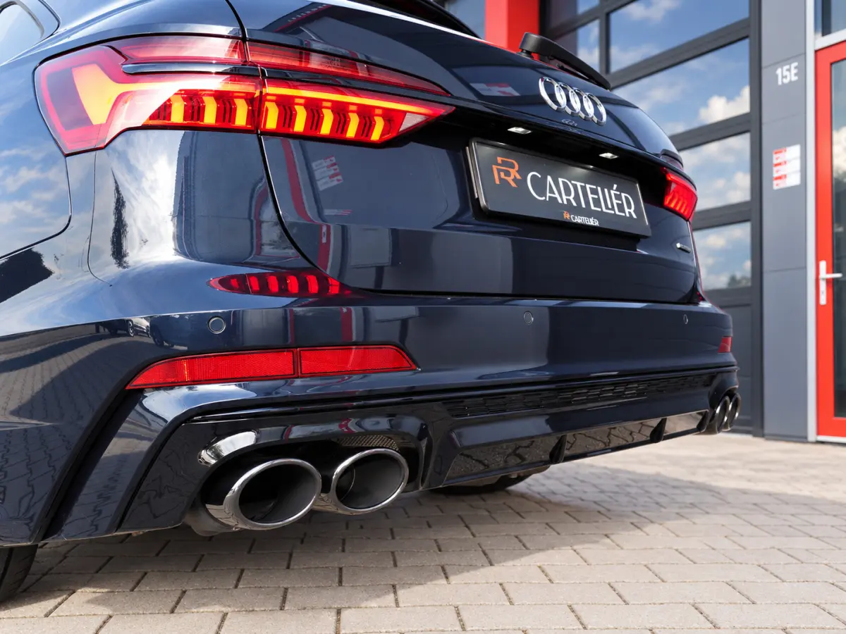 55 TFSI e S-Line Quattro Competition Firmamentblue | Pano | SOH 100% | Trekhaak | 20'' | Alcantara Leder | Stoelverwarming | Matrix Led | Digital Dash | Carplay | Grootlicht Ass | F1 Flipper