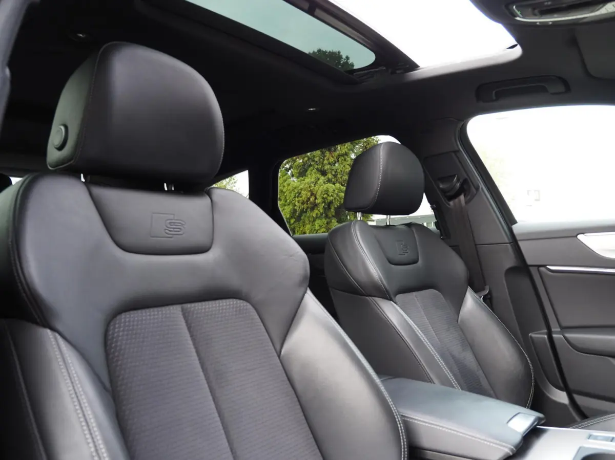 55 TFSI e S-Line Quattro Competition Firmamentblue | Pano | SOH 100% | Trekhaak | 20'' | Alcantara Leder | Stoelverwarming | Matrix Led | Digital Dash | Carplay | Grootlicht Ass | F1 Flipper