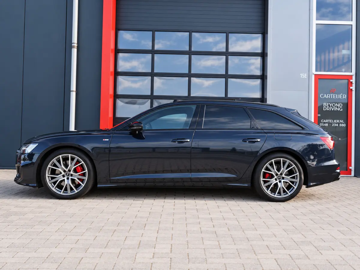 55 TFSI e S-Line Quattro Competition Firmamentblue | Pano | SOH 100% | Trekhaak | 20'' | Alcantara Leder | Stoelverwarming | Matrix Led | Digital Dash | Carplay | Grootlicht Ass | F1 Flipper