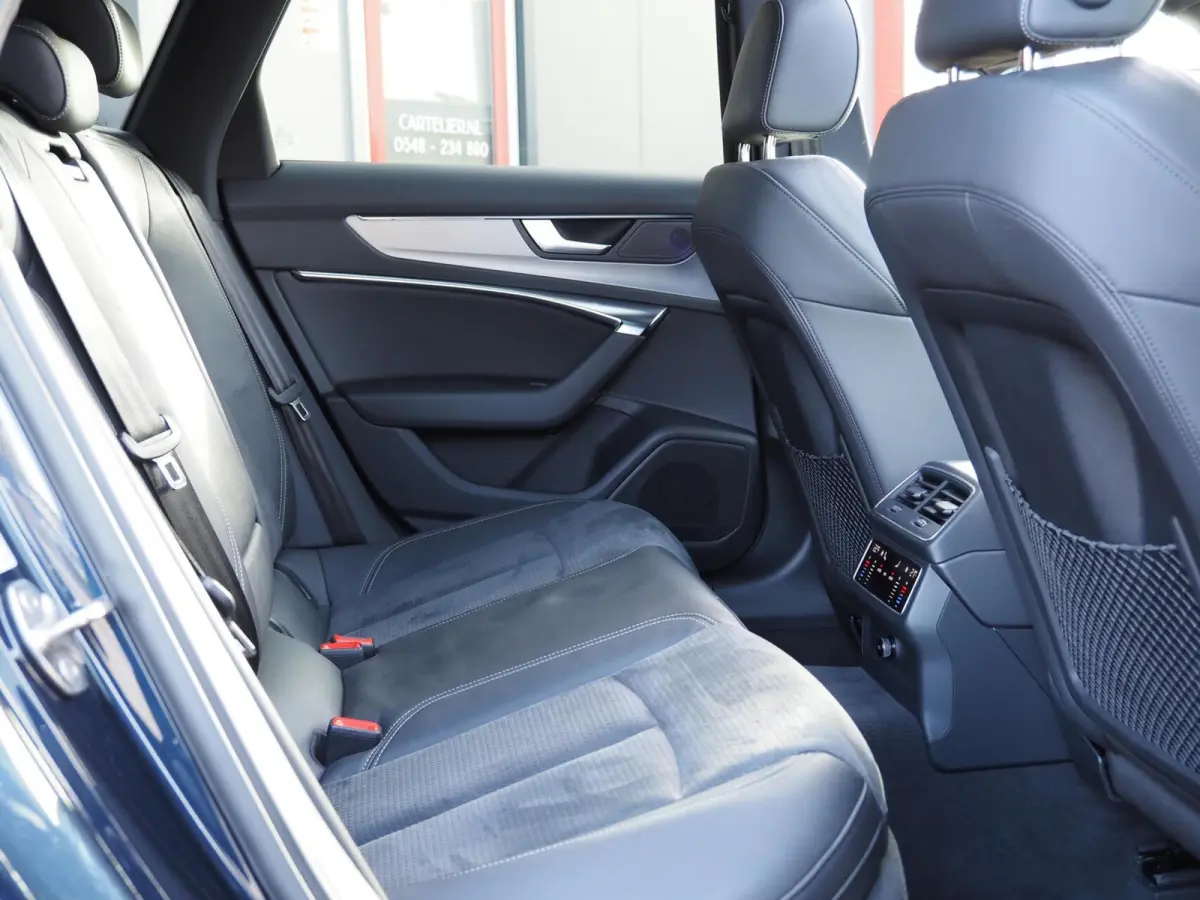55 TFSI e S-Line Quattro Competition Firmamentblue | Pano | SOH 100% | Trekhaak | 20'' | Alcantara Leder | Stoelverwarming | Matrix Led | Digital Dash | Carplay | Grootlicht Ass | F1 Flipper