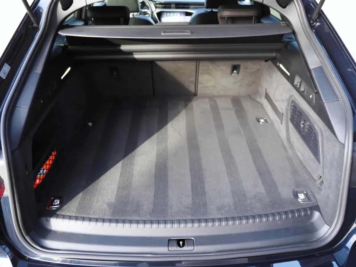 55 TFSI e S-Line Quattro Competition Firmamentblue | Pano | SOH 100% | Trekhaak | 20'' | Alcantara Leder | Stoelverwarming | Matrix Led | Digital Dash | Carplay | Grootlicht Ass | F1 Flipper
