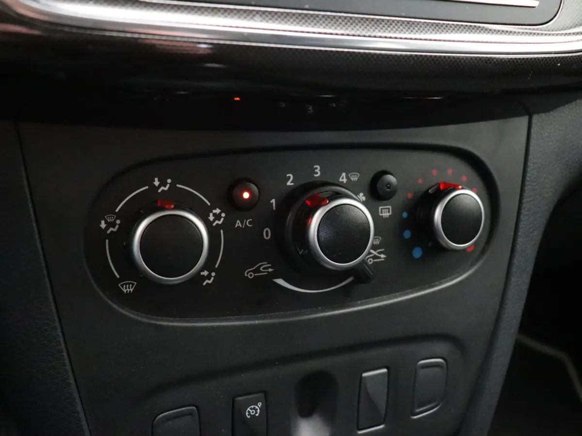 0.9 TCe SL Royaal | Cruise Control | Airconditioning | Lichtmetalen velgen | Parkeersensoren | Bluetooth |