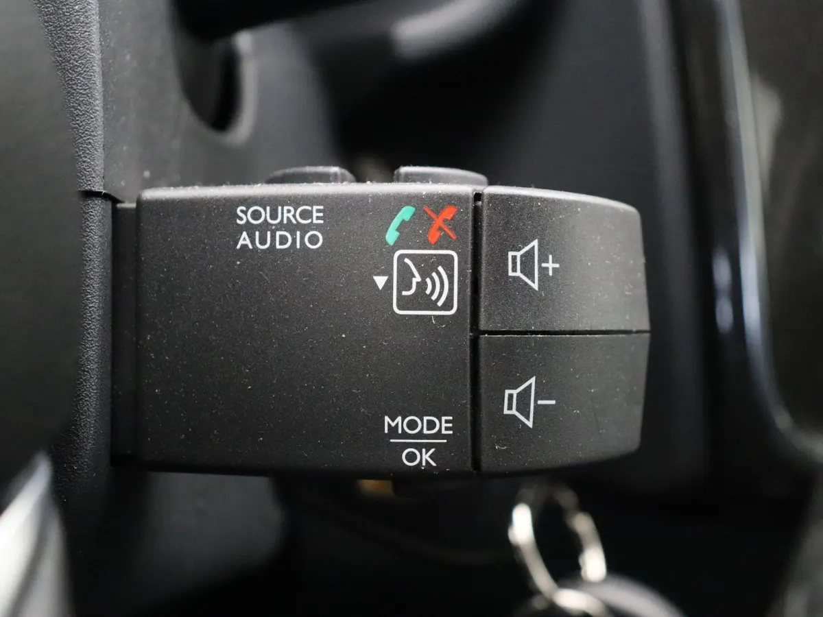 0.9 TCe SL Royaal | Cruise Control | Airconditioning | Lichtmetalen velgen | Parkeersensoren | Bluetooth |