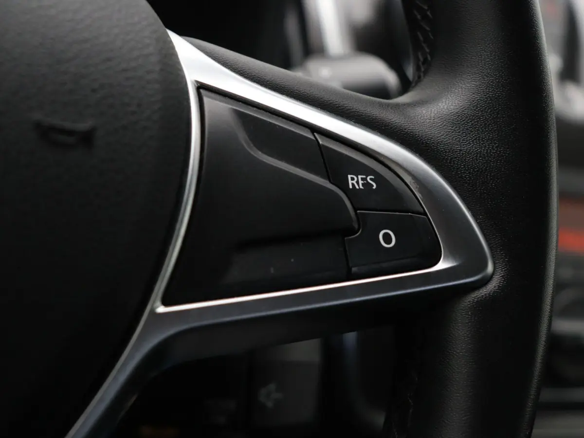 0.9 TCe SL Royaal | Cruise Control | Airconditioning | Lichtmetalen velgen | Parkeersensoren | Bluetooth |