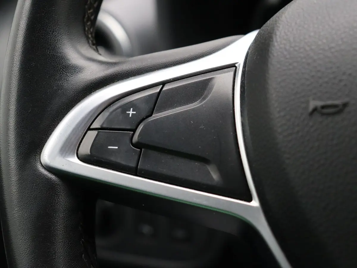 0.9 TCe SL Royaal | Cruise Control | Airconditioning | Lichtmetalen velgen | Parkeersensoren | Bluetooth |