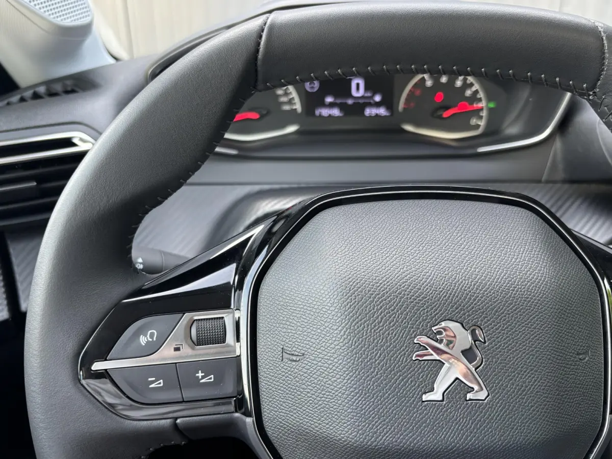 75pk Active | 1ste eigenaar | AppleCarPlay/Android | Airco | Cruise control | Isofix