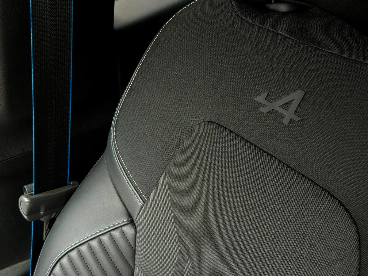 1.6 E-Tech full hybrid 145 Allpine | ACC | 19 inch | Carplay | Camera | Sfeerverlichting