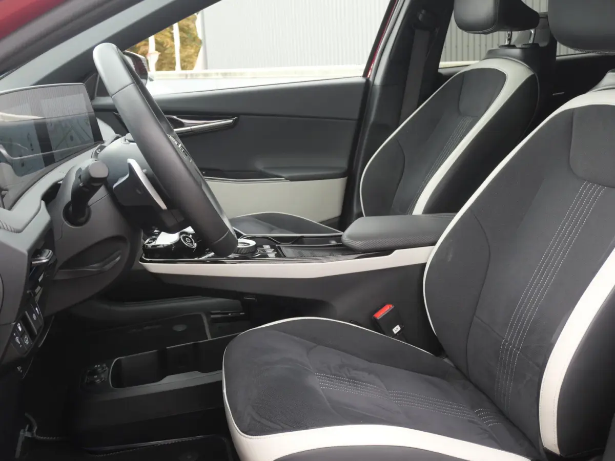 GT-Line 77.4 kWh | Trekhaak | 1600KG trekgewicht | Stoel/stuurverwarming | Elektrische Stoelen | Camera | Adaptief | Carplay