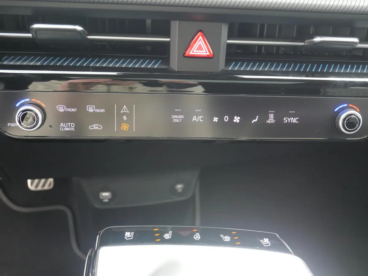 GT-Line 77.4 kWh | Trekhaak | 1600KG trekgewicht | Stoel/stuurverwarming | Elektrische Stoelen | Camera | Adaptief | Carplay