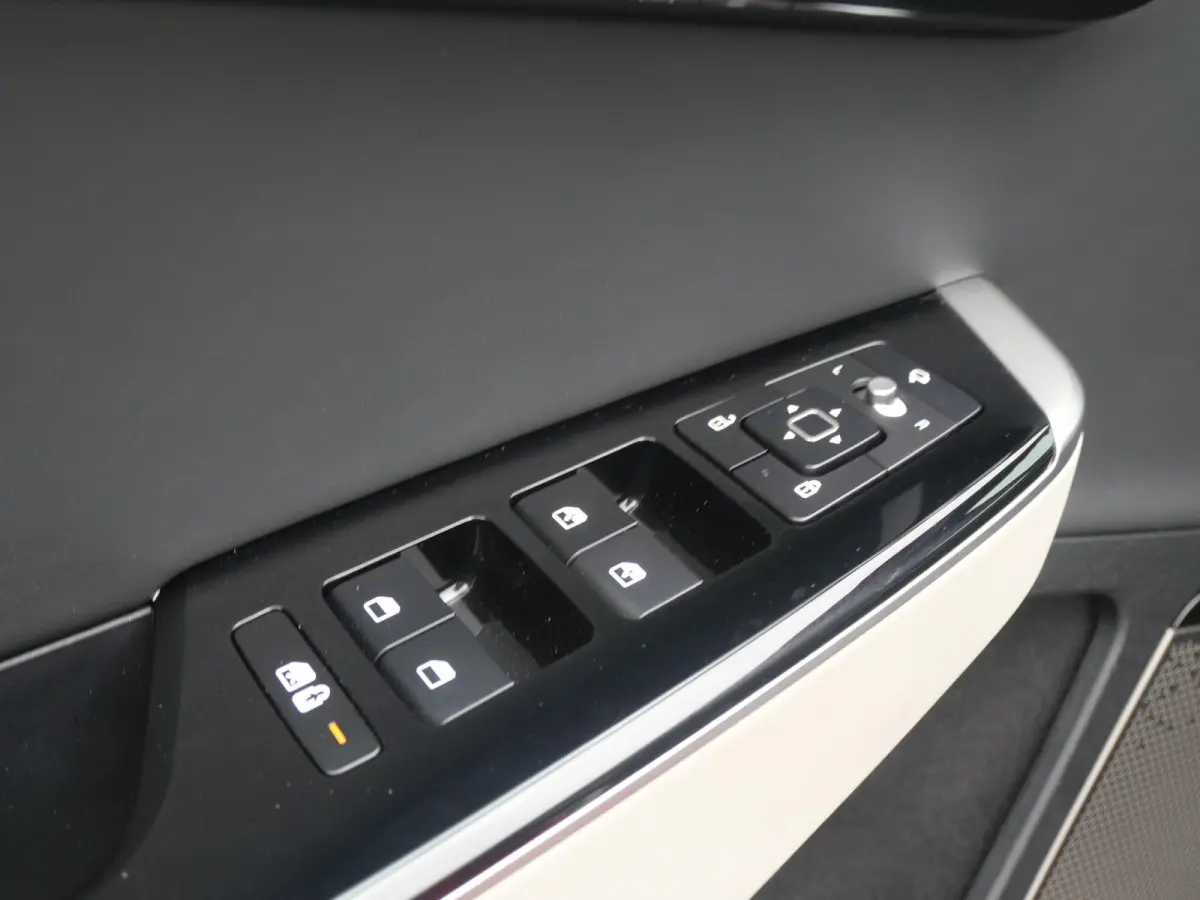 GT-Line 77.4 kWh | Trekhaak | 1600KG trekgewicht | Stoel/stuurverwarming | Elektrische Stoelen | Camera | Adaptief | Carplay