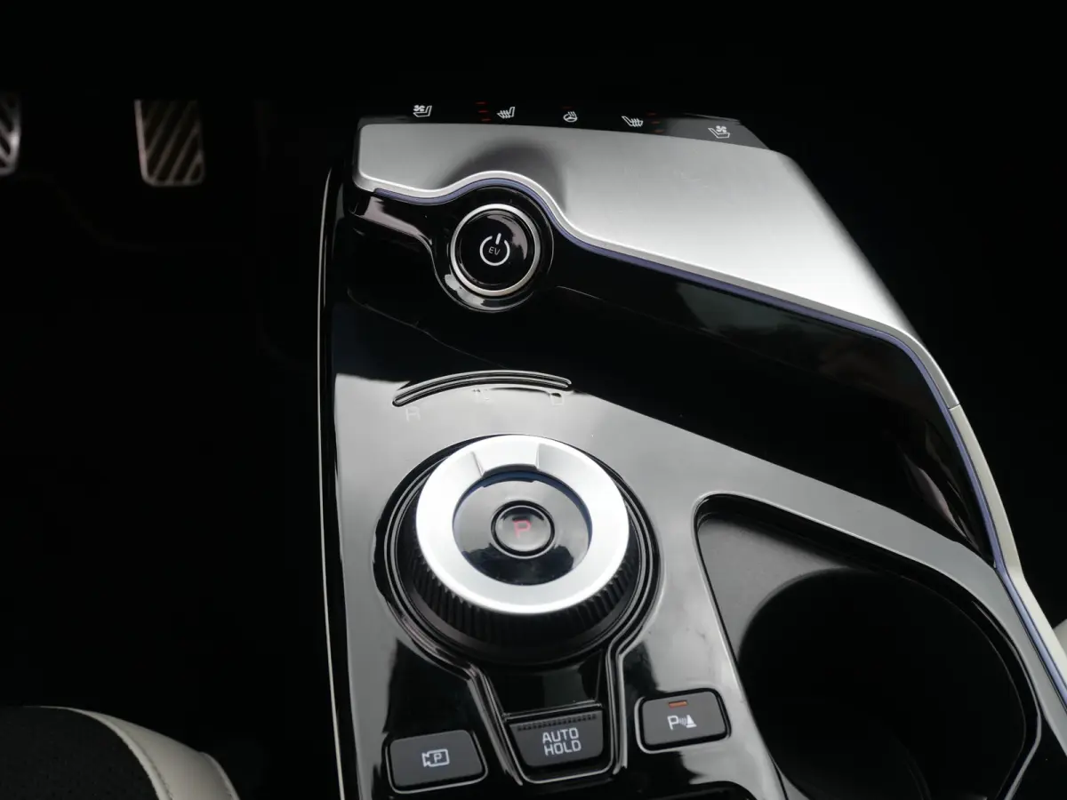 GT-Line 77.4 kWh | Trekhaak | 1600KG trekgewicht | Stoel/stuurverwarming | Elektrische Stoelen | Camera | Adaptief | Carplay