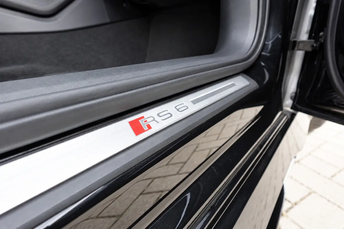 RS 6 TFSI quattro PANO KEYLESS HUD B&O'