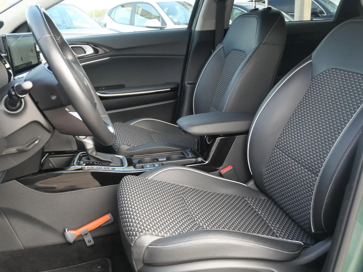 1.5 T-GDi DynamicPlusLine | Cruise | Camera | Carplay | Keyless | Stoel-stuurverwarming | navi | Automaat |