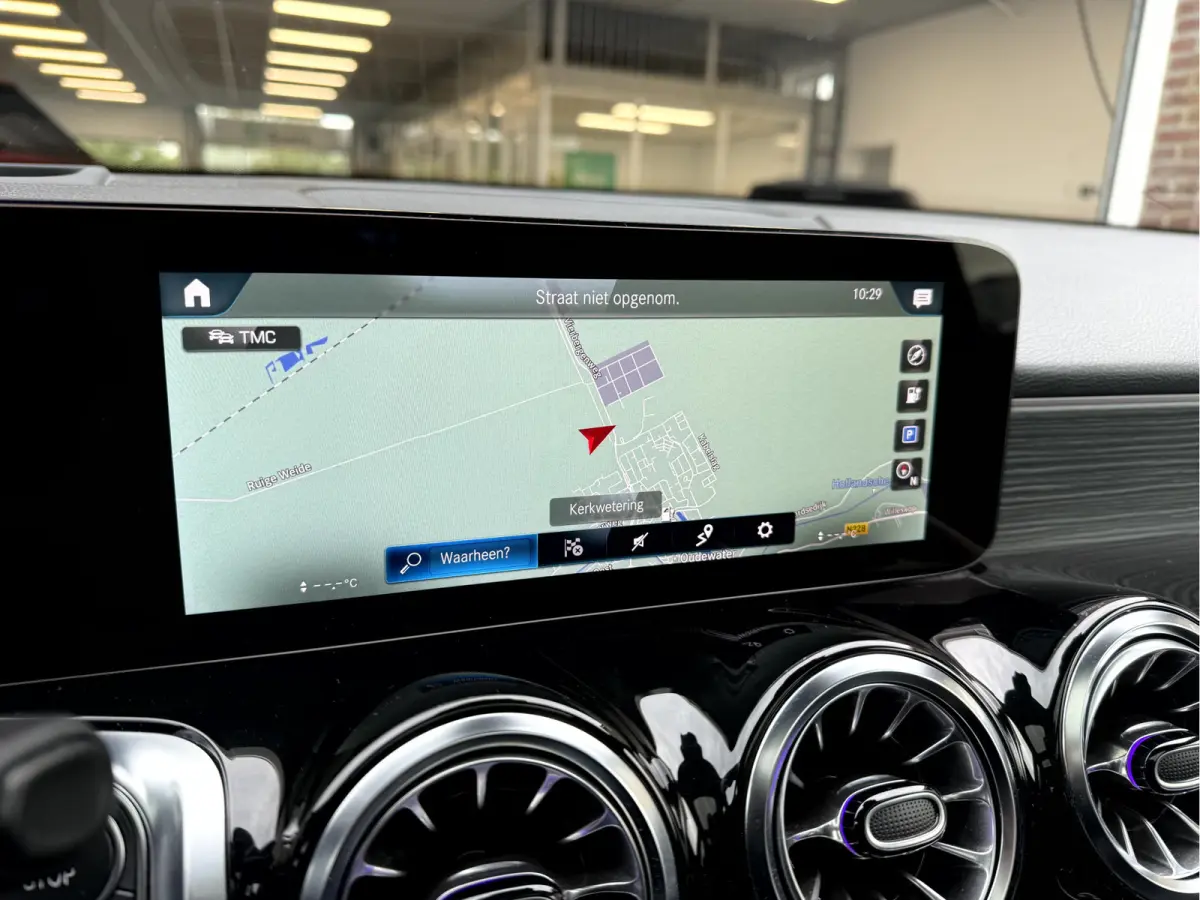250 Luxury Line 67 kWh SOH 97.5%, Panoramadak, Head Up Display