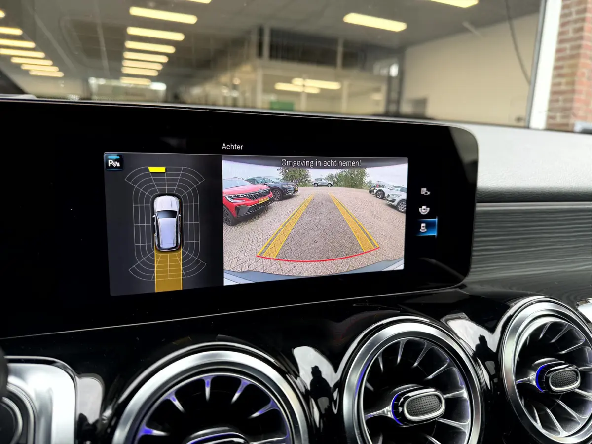 250 Luxury Line 67 kWh SOH 97.5%, Panoramadak, Head Up Display