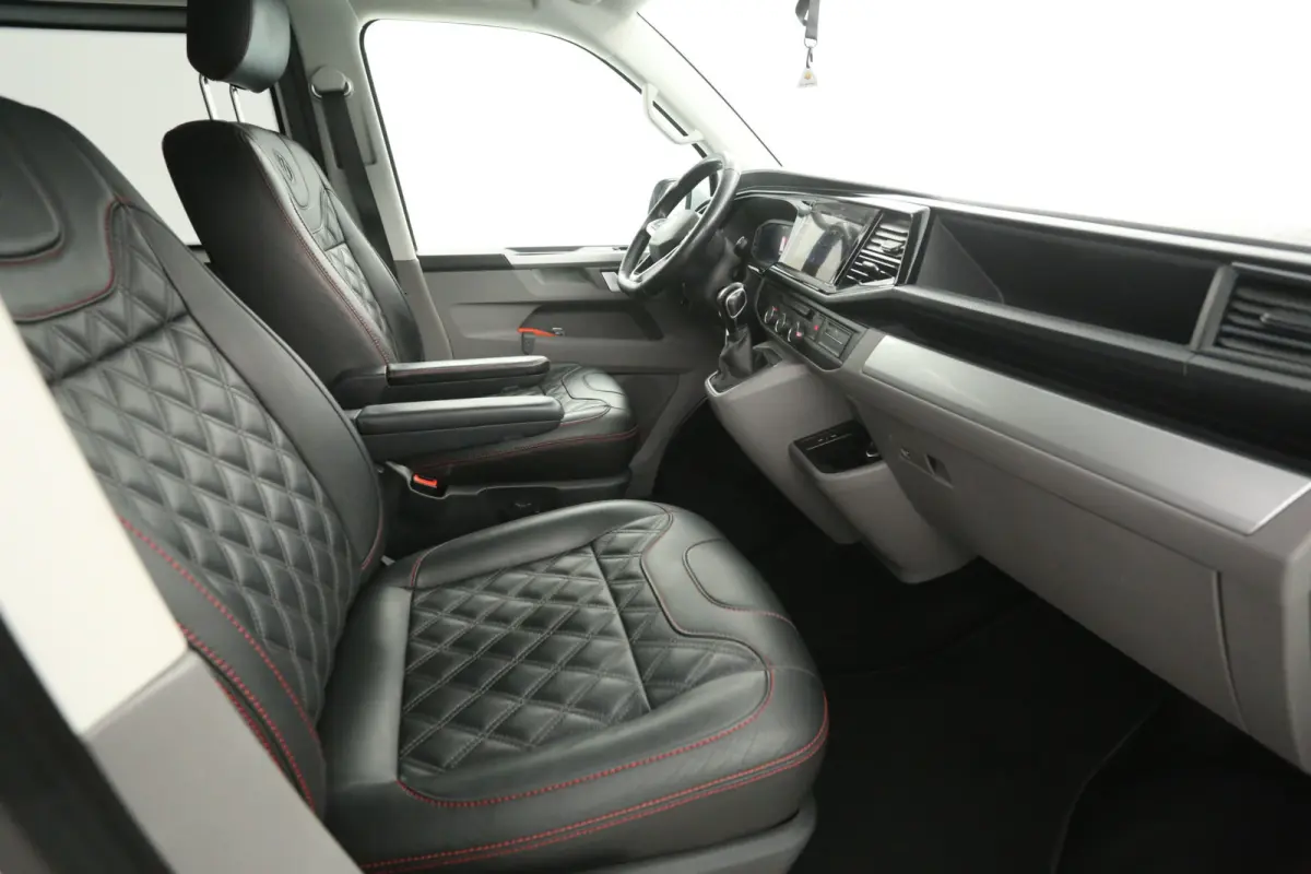 2.0 TDI Bulli 150PK L2H1 | Dubbele Cabine | Automaat | Airco | Cruise | Virtual | Carplay | Trekhaak | Navi