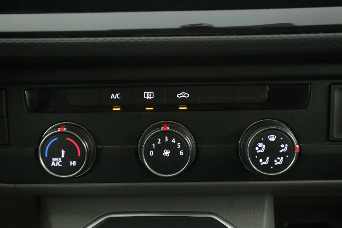 2.0 TDI Bulli 150PK L2H1 | Dubbele Cabine | Automaat | Airco | Cruise | Virtual | Carplay | Trekhaak | Navi