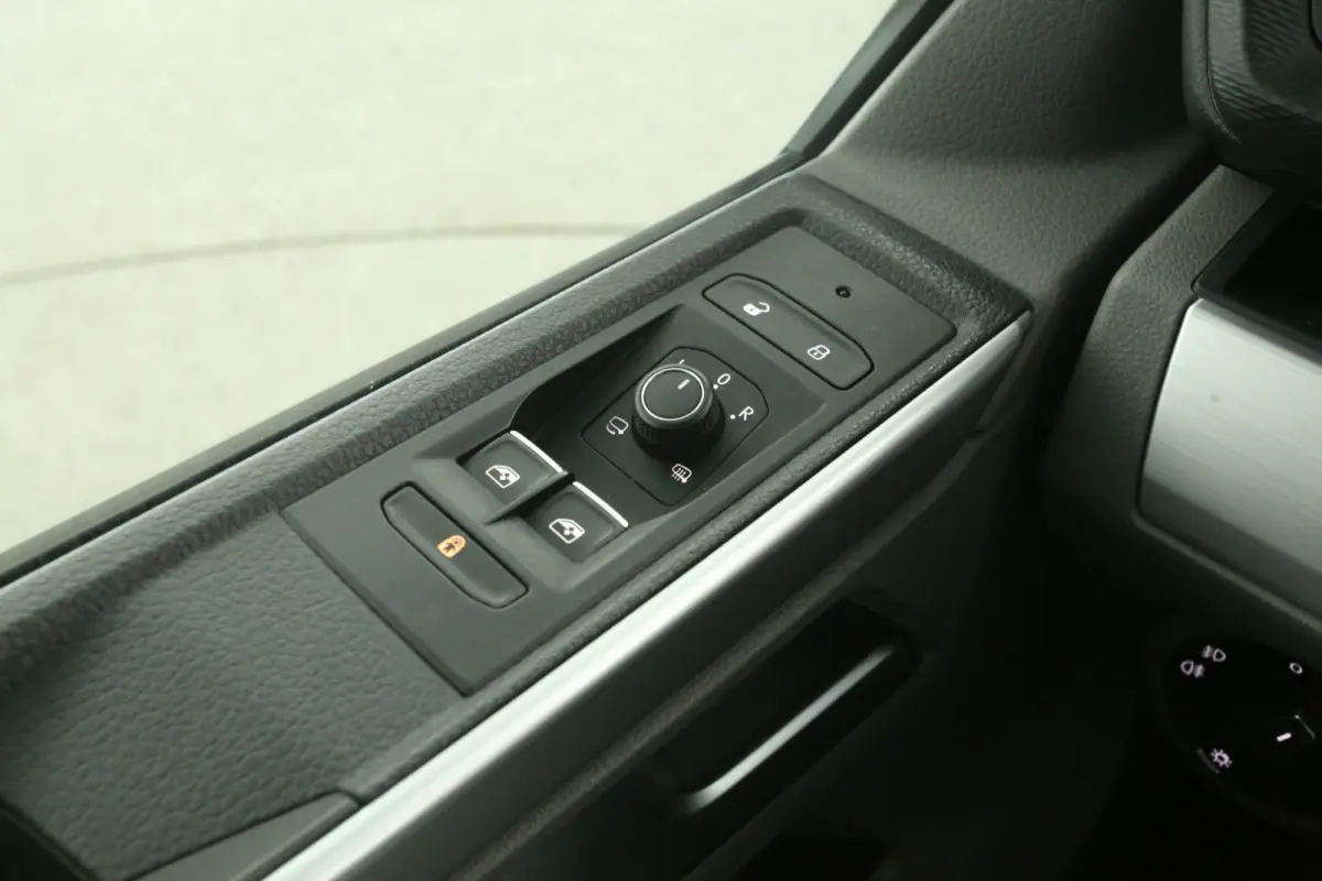 2.0 TDI Bulli 150PK L2H1 | Dubbele Cabine | Automaat | Airco | Cruise | Virtual | Carplay | Trekhaak | Navi
