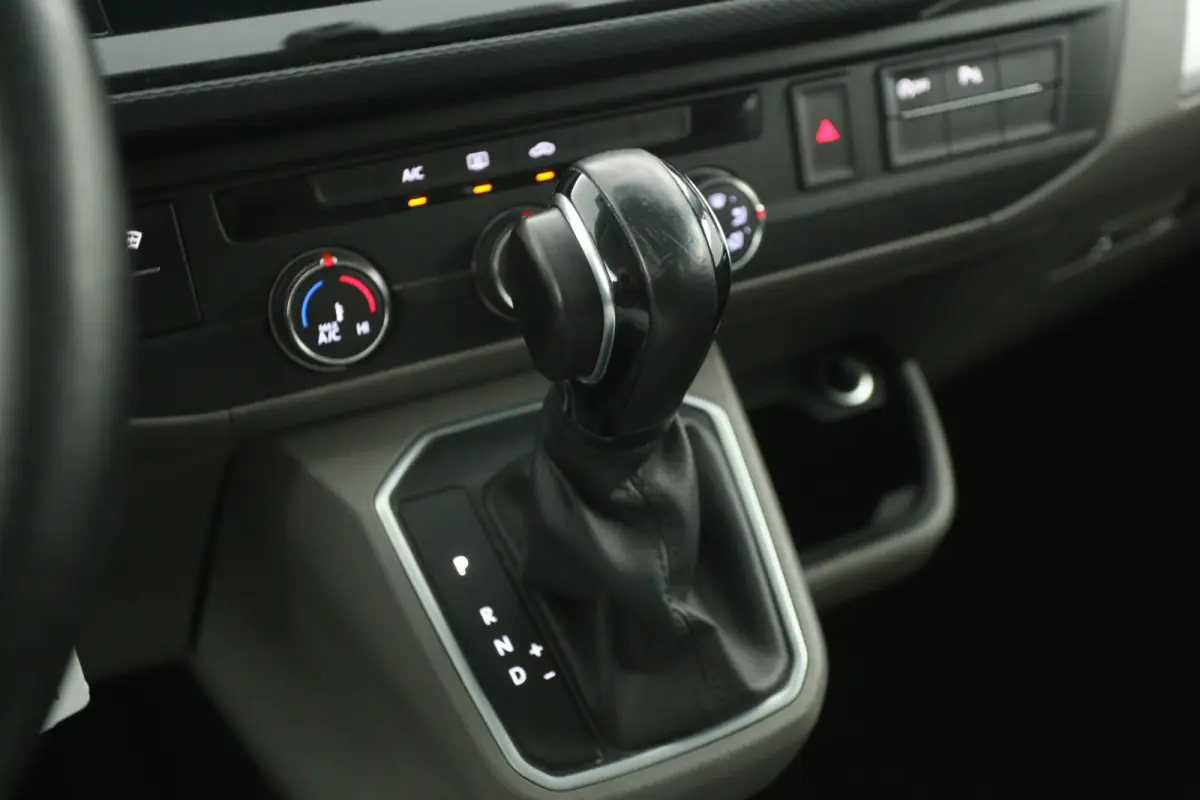 2.0 TDI Bulli 150PK L2H1 | Dubbele Cabine | Automaat | Airco | Cruise | Virtual | Carplay | Trekhaak | Navi