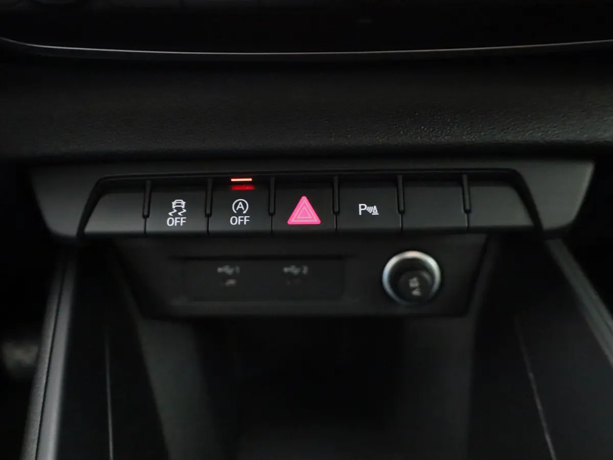 1.0 25 TFSI 70kW Attraction | APPLE CARPLAY - ANDROID AUTO | CLIMATE CONTROL | CRUISE CONTROL | MULTIFUNCTIONEEL STUURWIEL |