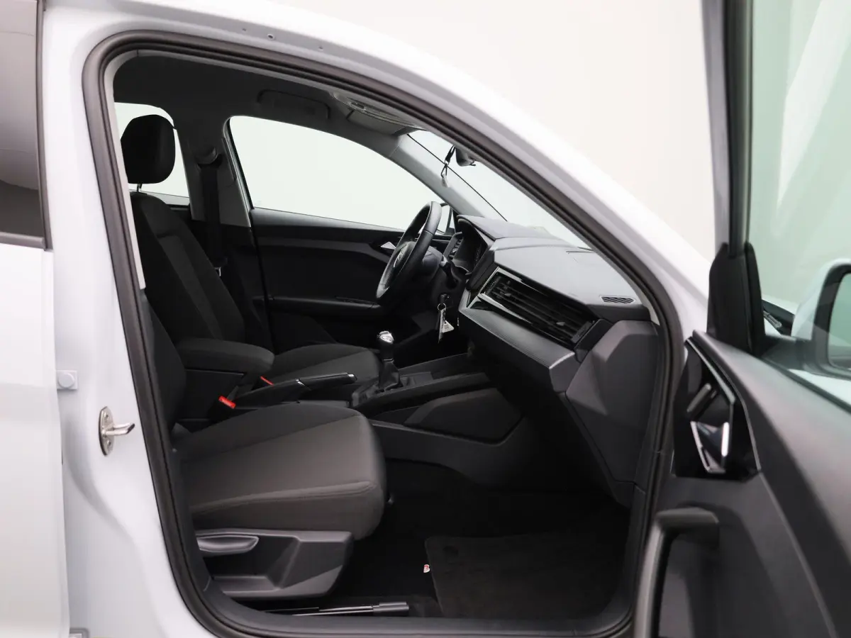 1.0 25 TFSI 70kW Attraction | APPLE CARPLAY - ANDROID AUTO | CLIMATE CONTROL | CRUISE CONTROL | MULTIFUNCTIONEEL STUURWIEL |