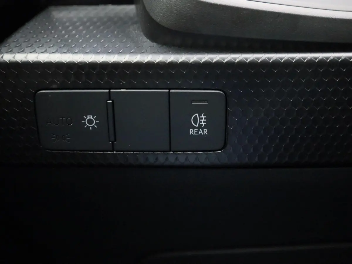 1.0 25 TFSI 70kW Attraction | APPLE CARPLAY - ANDROID AUTO | CLIMATE CONTROL | CRUISE CONTROL | MULTIFUNCTIONEEL STUURWIEL |