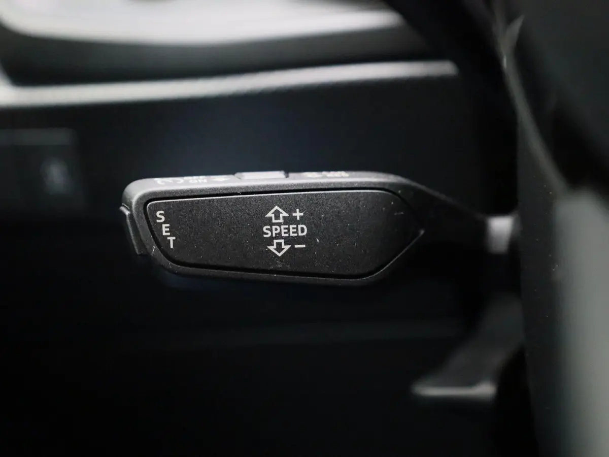 1.0 25 TFSI 70kW Attraction | APPLE CARPLAY - ANDROID AUTO | CLIMATE CONTROL | CRUISE CONTROL | MULTIFUNCTIONEEL STUURWIEL |