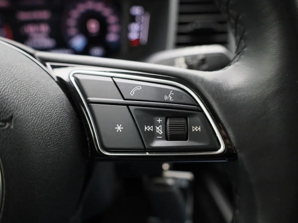 1.0 25 TFSI 70kW Attraction | APPLE CARPLAY - ANDROID AUTO | CLIMATE CONTROL | CRUISE CONTROL | MULTIFUNCTIONEEL STUURWIEL |