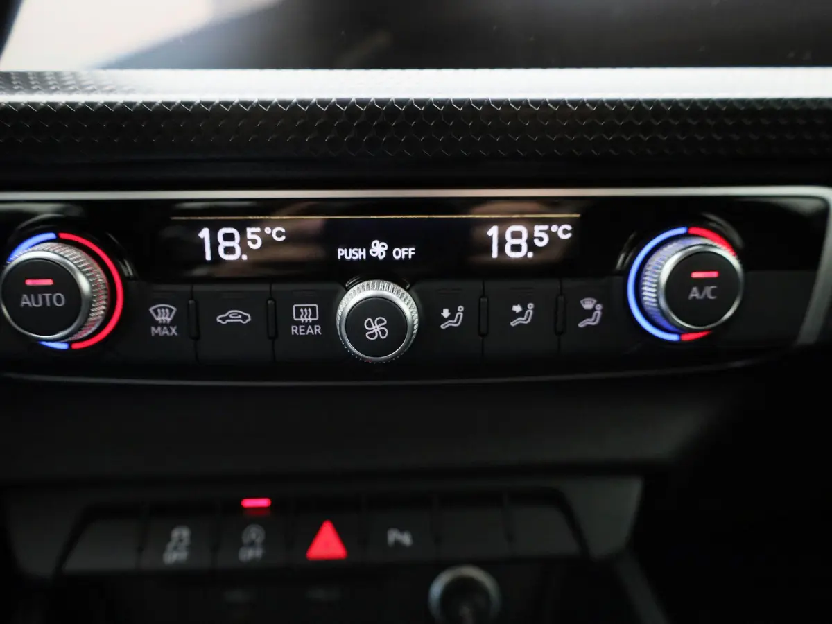 1.0 25 TFSI 70kW Attraction | APPLE CARPLAY - ANDROID AUTO | CLIMATE CONTROL | CRUISE CONTROL | MULTIFUNCTIONEEL STUURWIEL |