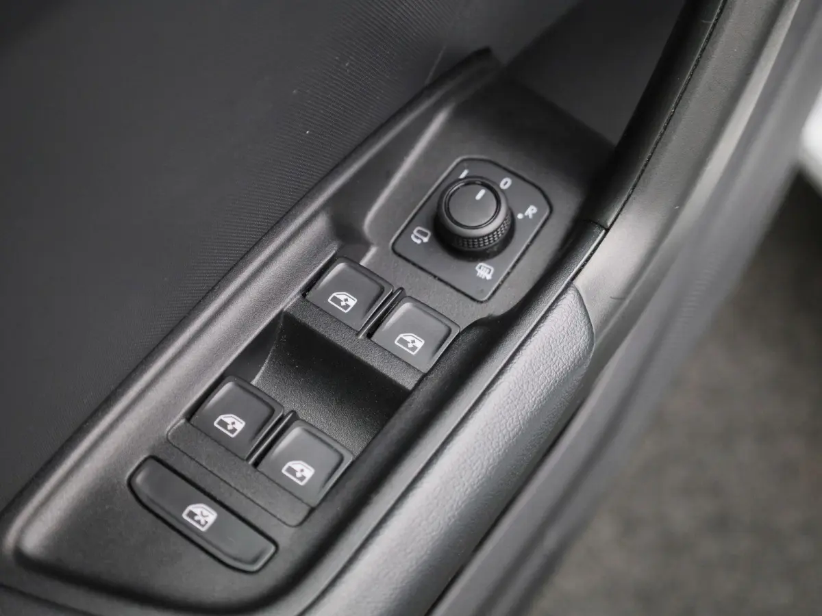 1.0 25 TFSI 70kW Attraction | APPLE CARPLAY - ANDROID AUTO | CLIMATE CONTROL | CRUISE CONTROL | MULTIFUNCTIONEEL STUURWIEL |