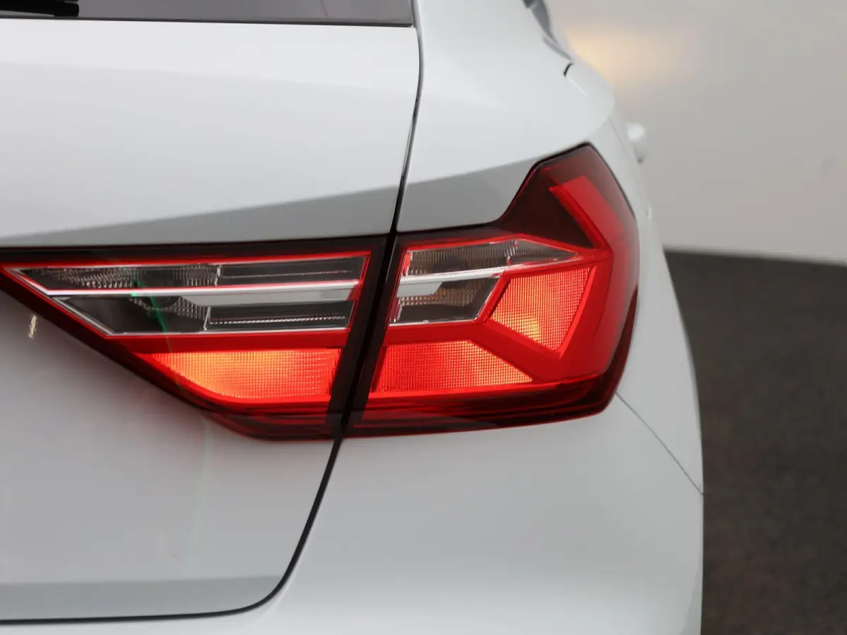 1.0 25 TFSI 70kW Attraction | APPLE CARPLAY - ANDROID AUTO | CLIMATE CONTROL | CRUISE CONTROL | MULTIFUNCTIONEEL STUURWIEL |