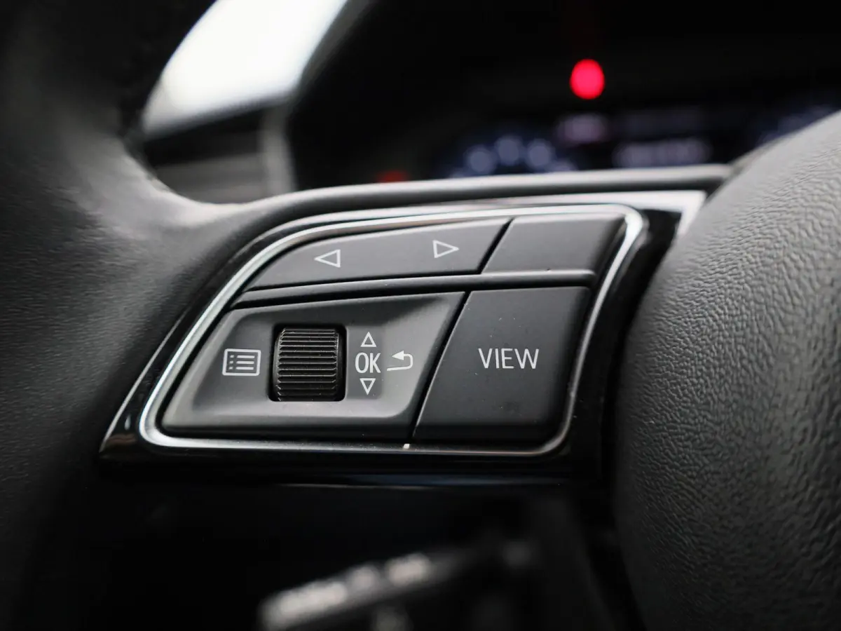 1.0 25 TFSI 70kW Attraction | APPLE CARPLAY - ANDROID AUTO | CLIMATE CONTROL | CRUISE CONTROL | MULTIFUNCTIONEEL STUURWIEL |