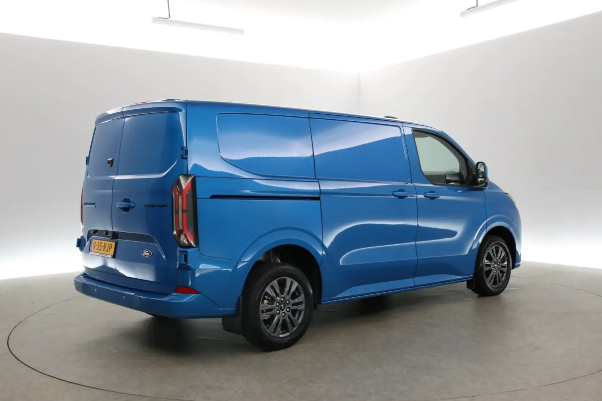 65 kWh Limited L1H1 | Snelladen | Clima | 360° Camera | Virual | Cruise | Carplay | 3 Zits | Navi