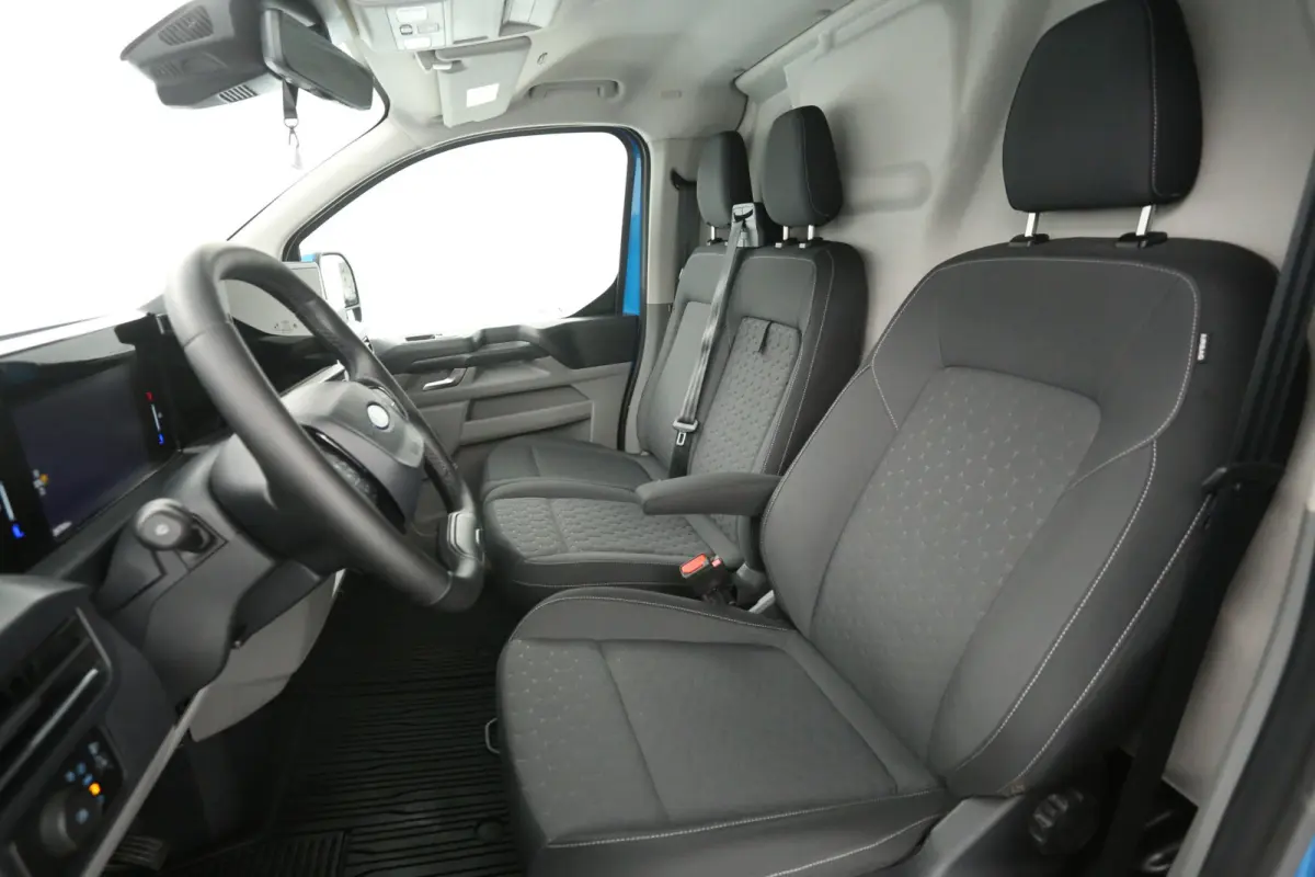 65 kWh Limited L1H1 | Snelladen | Clima | 360° Camera | Virual | Cruise | Carplay | 3 Zits | Navi