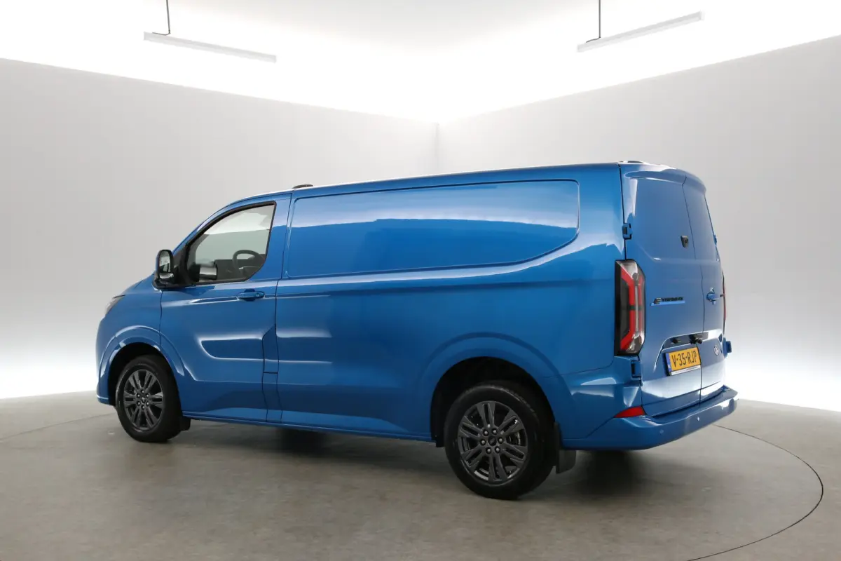 65 kWh Limited L1H1 | Snelladen | Clima | 360° Camera | Virual | Cruise | Carplay | 3 Zits | Navi