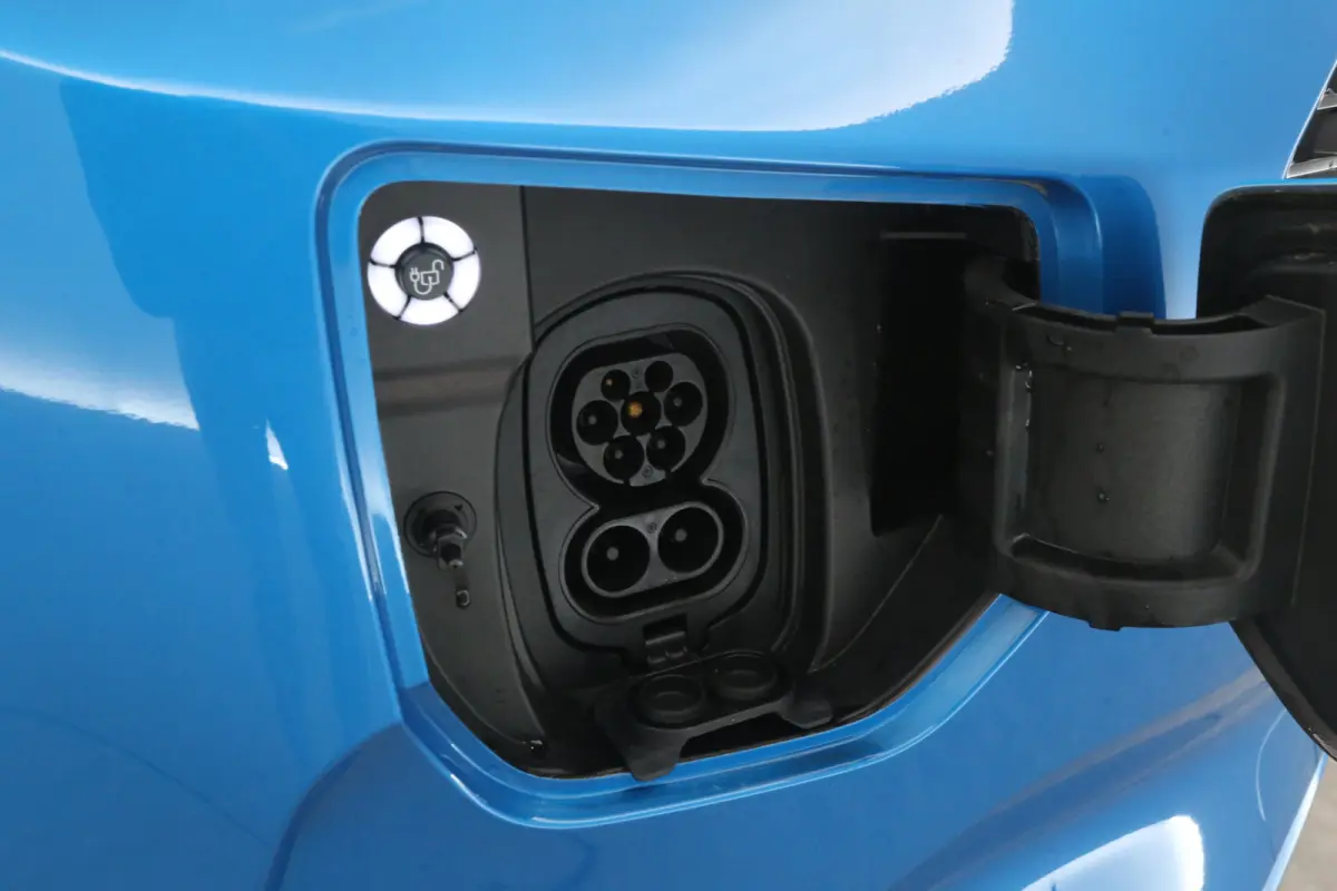 65 kWh Limited L1H1 | Snelladen | Clima | 360° Camera | Virual | Cruise | Carplay | 3 Zits | Navi