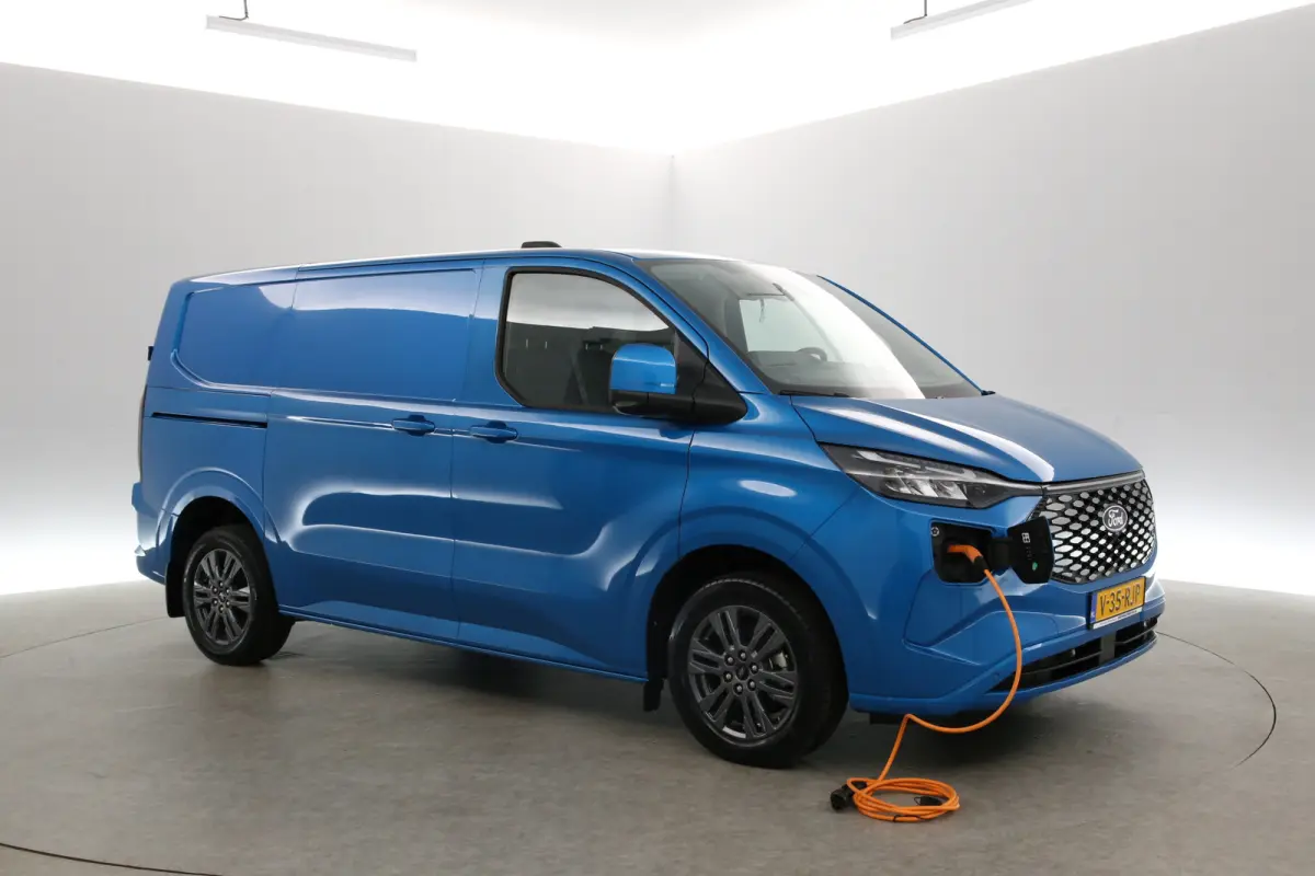 65 kWh Limited L1H1 | Snelladen | Clima | 360° Camera | Virual | Cruise | Carplay | 3 Zits | Navi