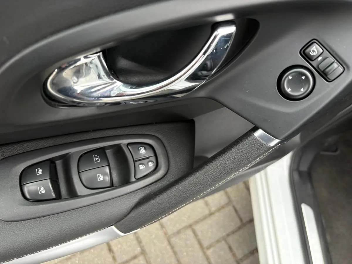 1.2 TCe 130PK Intens Bluetooth/Navigatie/Trekhaak/Parkeerhulp