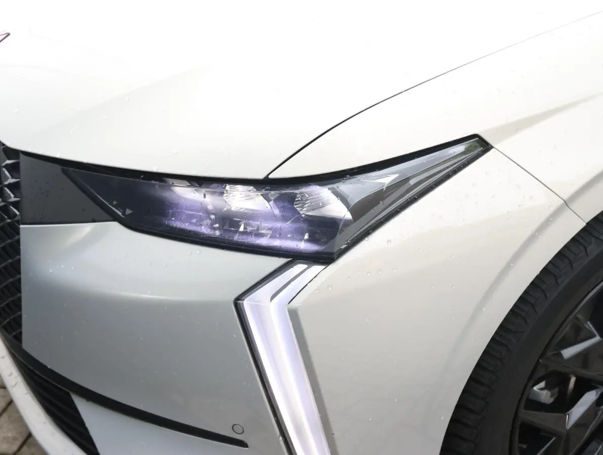 1.2 130pk Automaat Performance Line | Camera | Navigatie | AppleCarplay/AndroidAuto | Privacy Glas | 19'' Lichtmetaal |