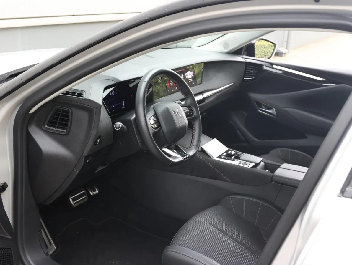 1.2 130pk Automaat Performance Line | Camera | Navigatie | AppleCarplay/AndroidAuto | Privacy Glas | 19'' Lichtmetaal |