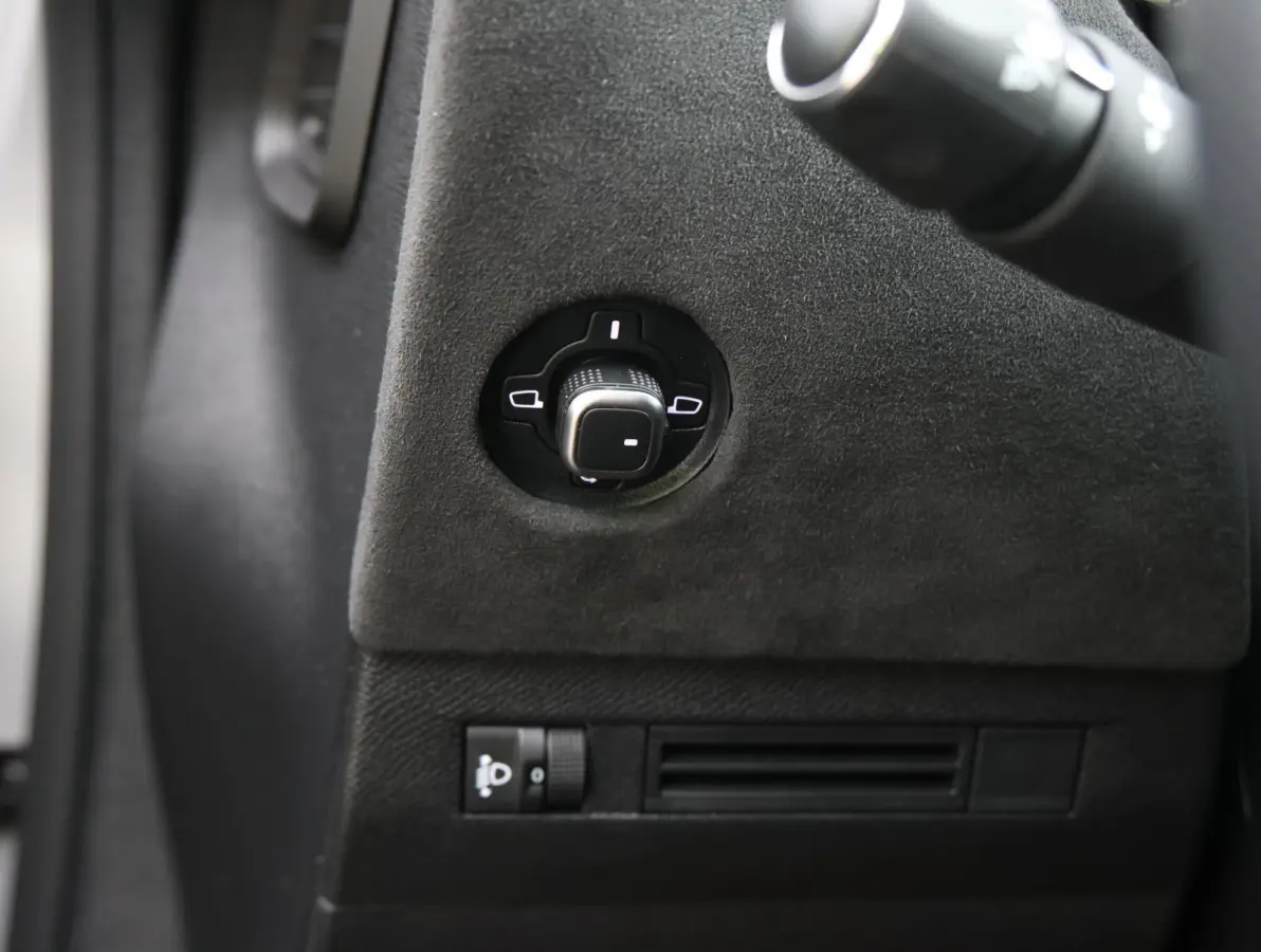 1.2 130pk Automaat Performance Line | Camera | Navigatie | AppleCarplay/AndroidAuto | Privacy Glas | 19'' Lichtmetaal |