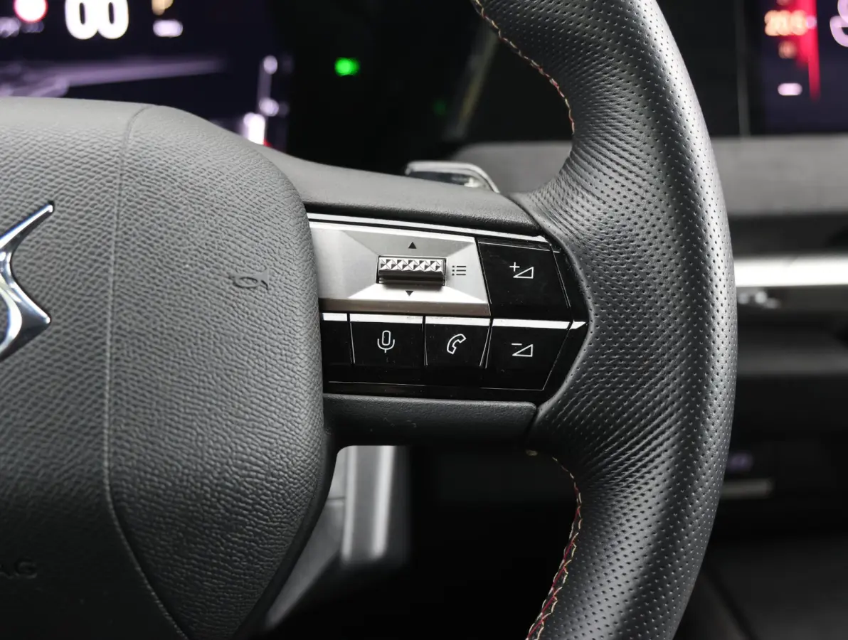 1.2 130pk Automaat Performance Line | Camera | Navigatie | AppleCarplay/AndroidAuto | Privacy Glas | 19'' Lichtmetaal |