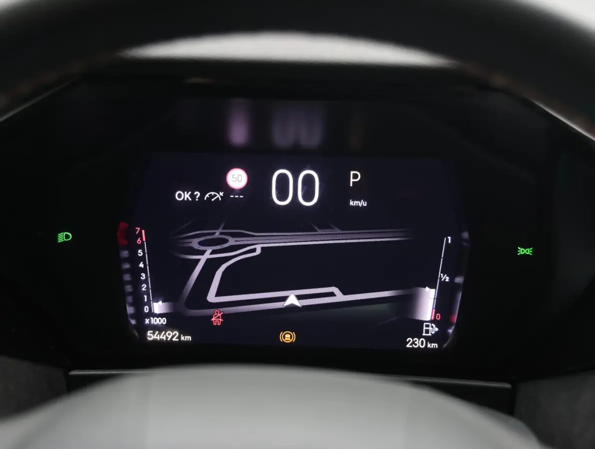 1.2 130pk Automaat Performance Line | Camera | Navigatie | AppleCarplay/AndroidAuto | Privacy Glas | 19'' Lichtmetaal |
