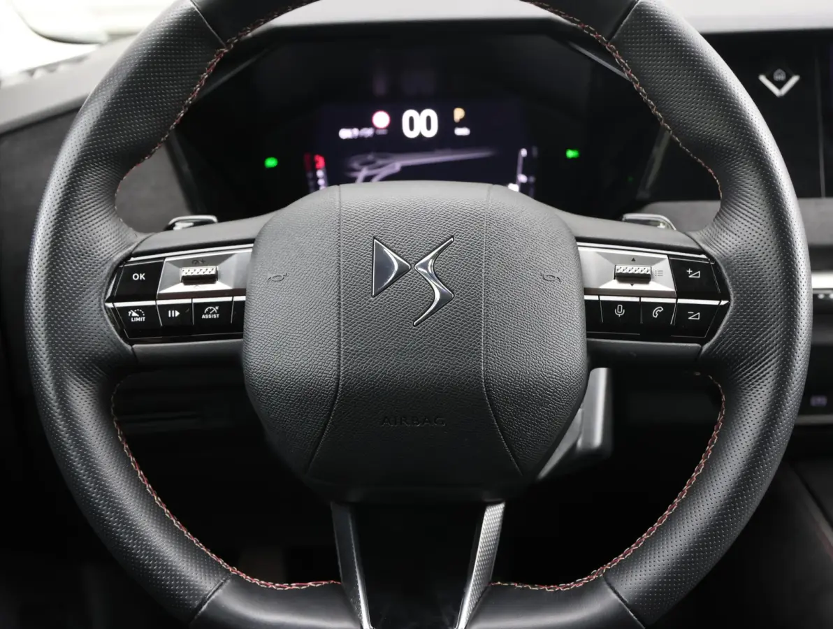 1.2 130pk Automaat Performance Line | Camera | Navigatie | AppleCarplay/AndroidAuto | Privacy Glas | 19'' Lichtmetaal |