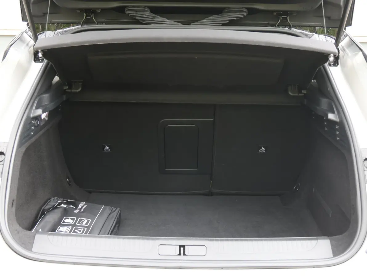 1.2 130pk Automaat Performance Line | Camera | Navigatie | AppleCarplay/AndroidAuto | Privacy Glas | 19'' Lichtmetaal |