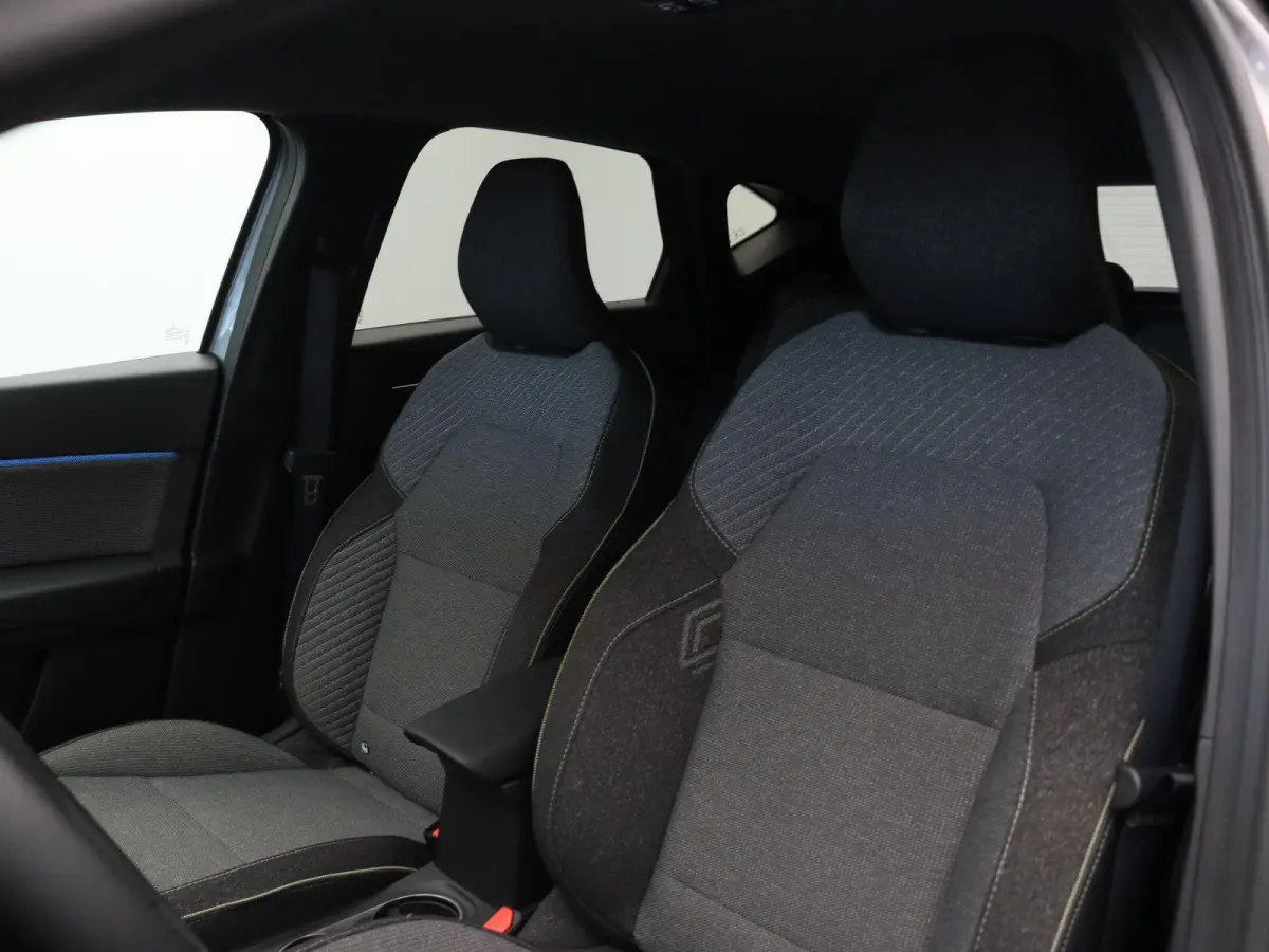 1.8 E-Tech full hybrid 160 techno Adaptief Cruise Control | Achteruitrijcamera | Lichtmetalen velgen | Apple Carplay & Android Auto | Stoel & stuurwiel verwarming | Climate Control | Getint 