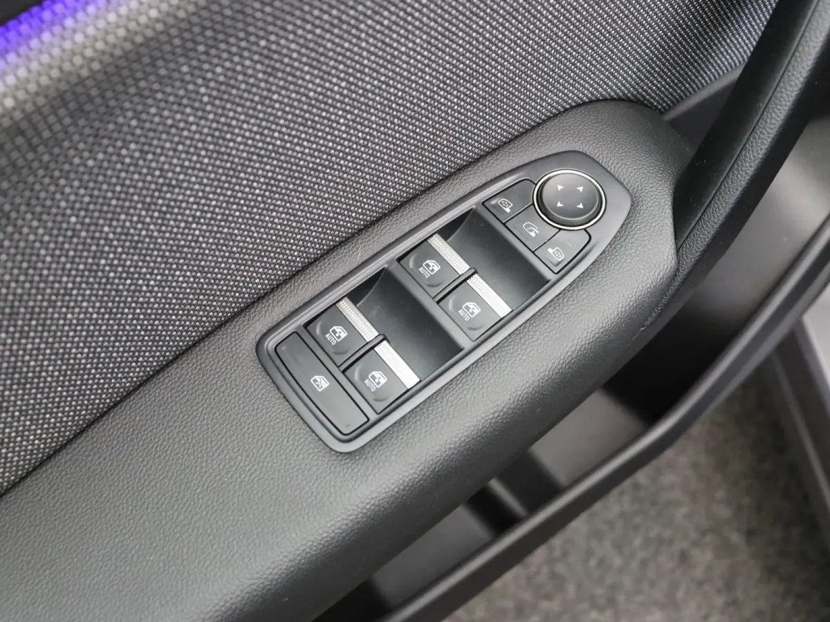 1.8 E-Tech full hybrid 160 techno Adaptief Cruise Control | Achteruitrijcamera | Lichtmetalen velgen | Apple Carplay & Android Auto | Stoel & stuurwiel verwarming | Climate Control | Getint 