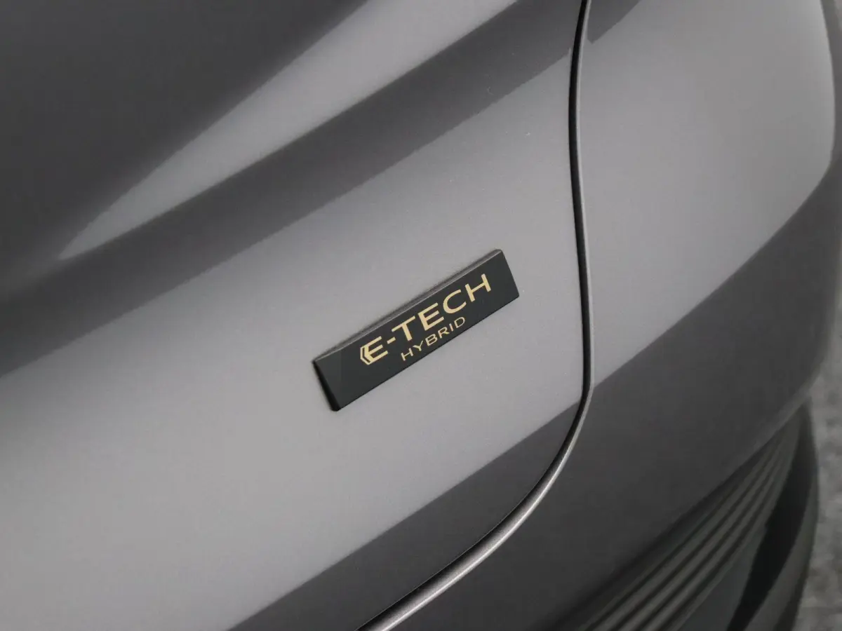 1.8 E-Tech full hybrid 160 techno Adaptief Cruise Control | Achteruitrijcamera | Lichtmetalen velgen | Apple Carplay & Android Auto | Stoel & stuurwiel verwarming | Climate Control | Getint 